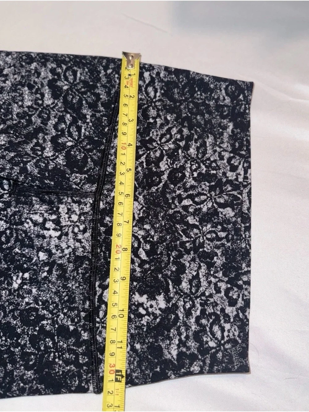 lululemon athletica Women Black & White Floral-Print High-Rise Leggings Size 6/S